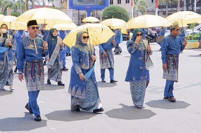 Tampil Memukau, Peserta Pawai Ta'aruf Rohil Tampilkan Ratib Togak dan Kompang Silat